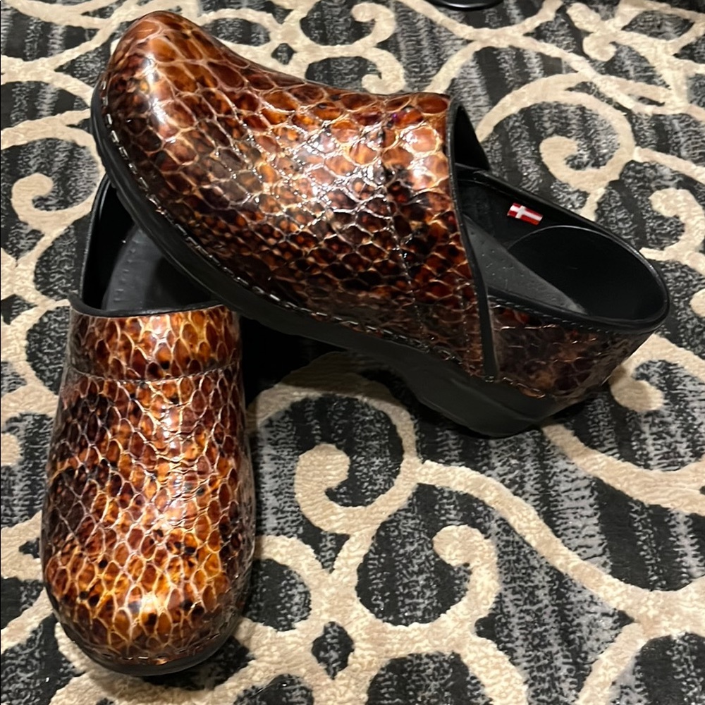 Stylish Brown Clogs for woman